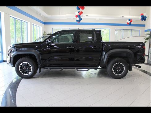 Used 2025 Toyota Tacoma TRD Off-Road w/ TRD Off Road Upgrade Package AWD/4WD image 8