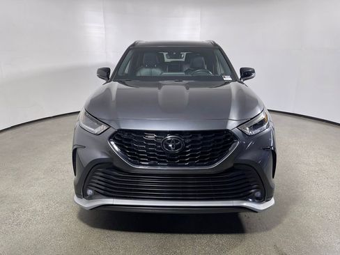 Certified 2025 Toyota Highlander XSE image 8