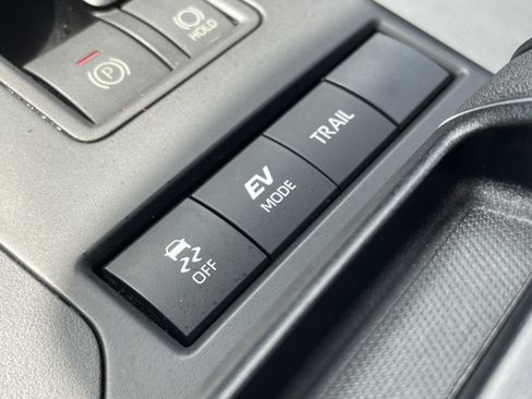 Used 2021 Toyota Highlander XLE AWD/4WD image 24