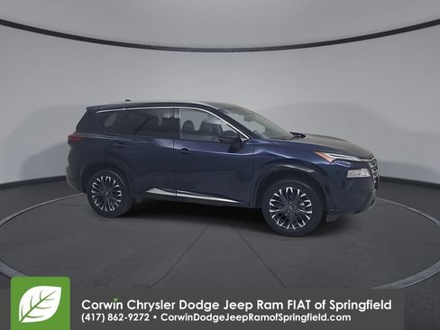Used 2026 Nissan Rogue Platinum w/ Platinum Premium Package AWD/4WD image 2