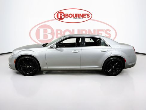Used 2019 Chrysler 300 Touring L w/ Quick Order Package 22F AWD/4WD image 8
