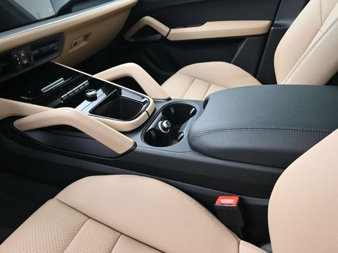 Certified 2026 Porsche Cayenne AWD/4WD image 21
