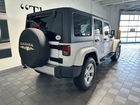Used 2015 Jeep Wrangler Unlimited Sahara w/ Connectivity Group AWD/4WD image 4