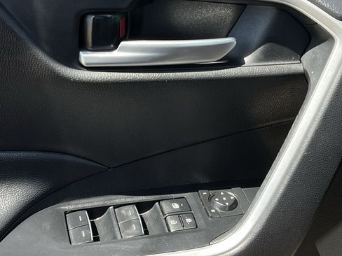 Used 2025 Toyota RAV4 XLE AWD/4WD image 21