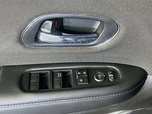 Used 2022 Honda HR-V EX image 12