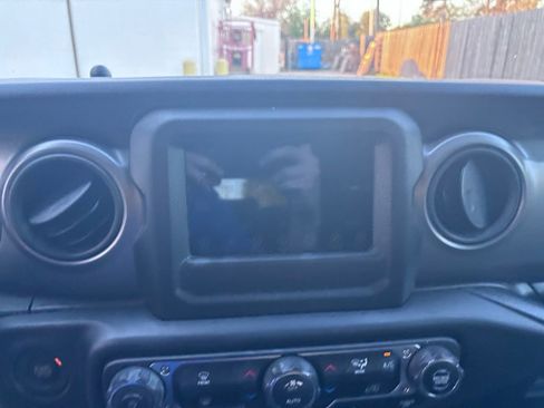 Used 2023 Jeep Wrangler Unlimited image 25