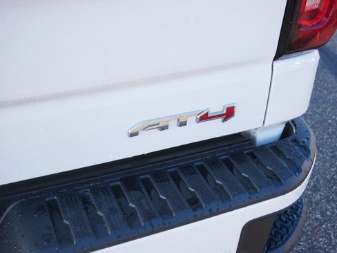 Used 2022 GMC Sierra 1500 AT4 w/ AT4 Premium Package AWD/4WD image 8