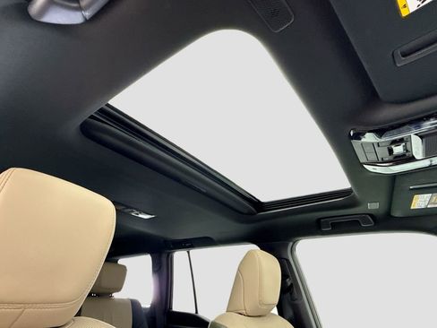 Used 2024 Lexus GX 550 image 16