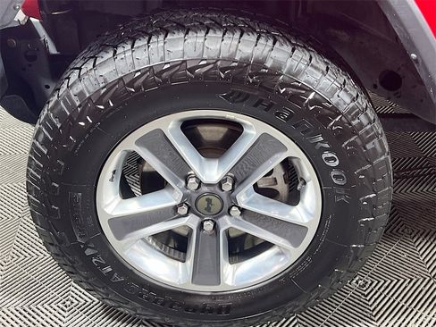 Used 2018 Jeep Wrangler Unlimited Sahara w/ Cold Weather Group image 27