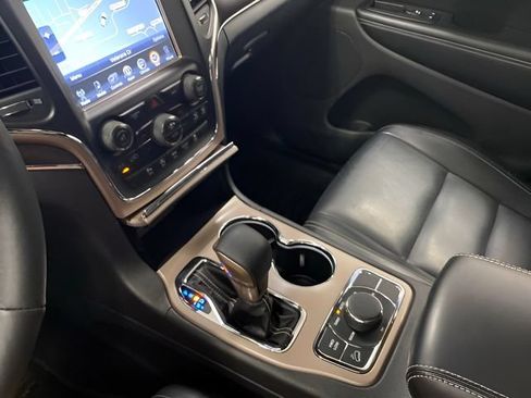 Used 2017 Jeep Grand Cherokee Limited AWD/4WD image 14