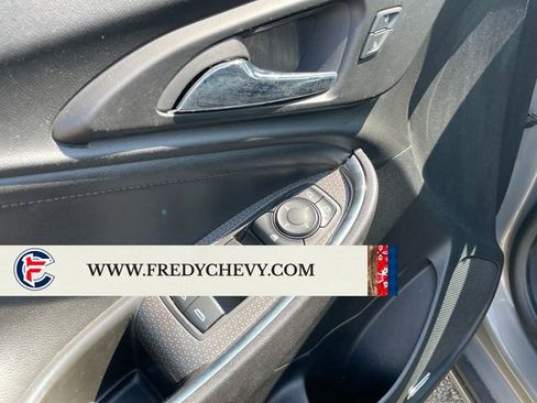 Used 2017 Chevrolet Malibu LT w/ Leather Package FWD image 13