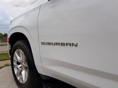 Used 2023 Chevrolet Suburban Premier AWD/4WD image 19