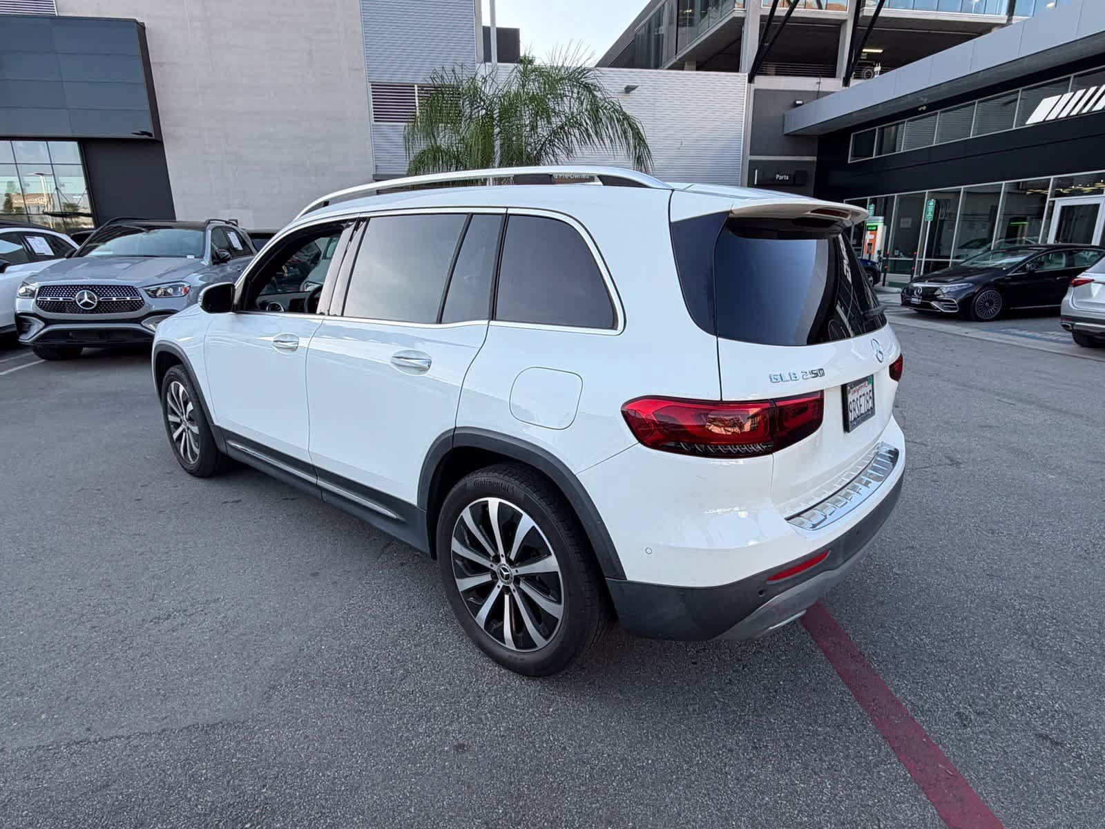 Used 2022 Mercedes-Benz GLB 250 image 3