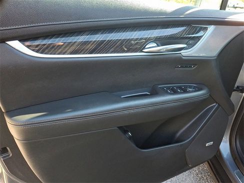 Used 2020 Cadillac XT6 Premium Luxury image 12