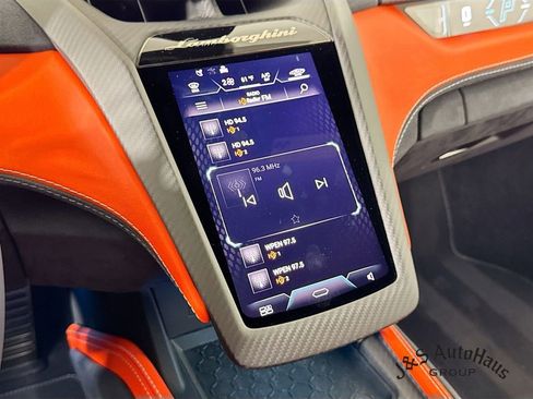 Used 2025 Lamborghini Revuelto AWD/4WD image 17