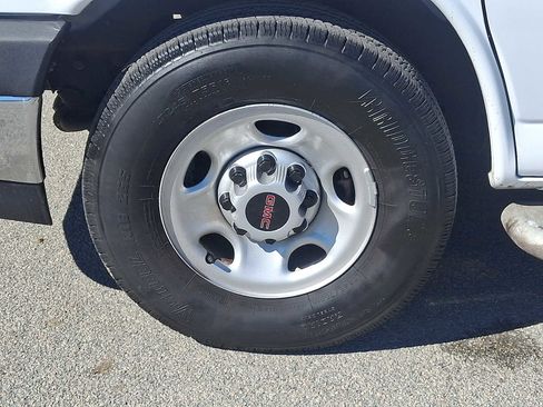 Used 2024 GMC Savana 2500 w/ Driver Convenience Package image 9