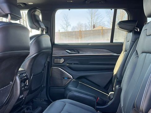 Used 2022 Jeep Grand Cherokee L Overland w/ Luxury Tech Group IV image 26