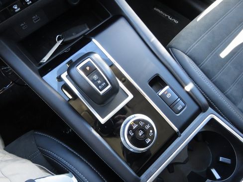 Used 2023 Mitsubishi Outlander SE image 24