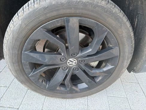 Used 2022 Volkswagen Taos SE image 4