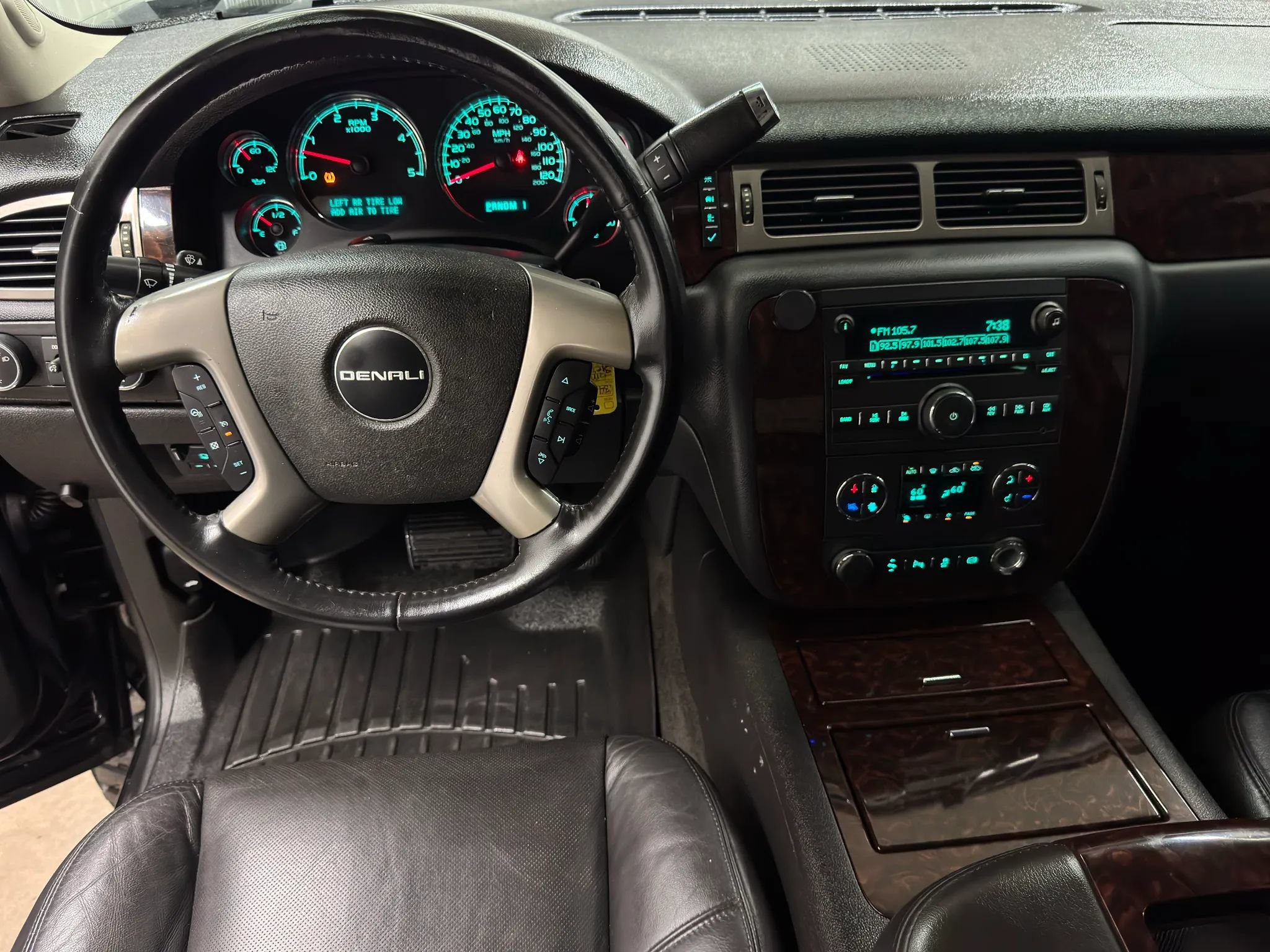 Used 2012 GMC Sierra 2500 Denali w/ Suspension Package, Off-Road AWD/4WD image 13