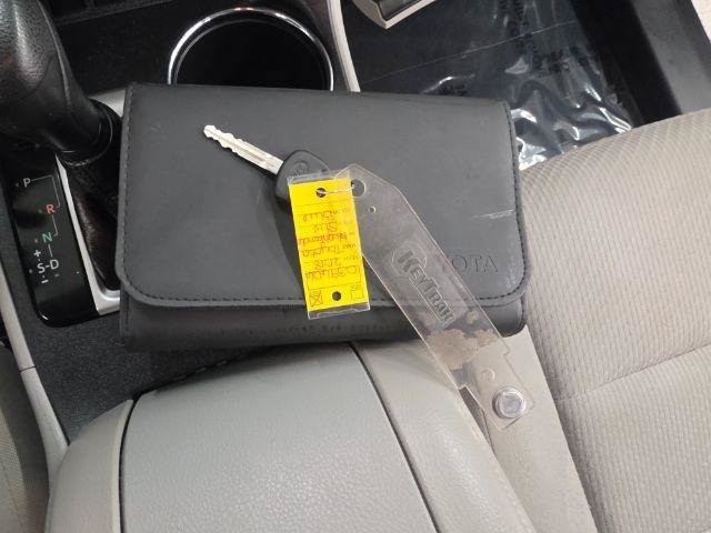Used 2018 Toyota Highlander LE w/ Carpet Mat Package (TMS) FWD image 24