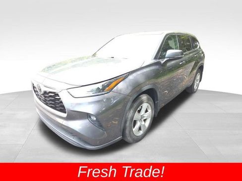 Used 2021 Toyota Highlander LE AWD/4WD image 1