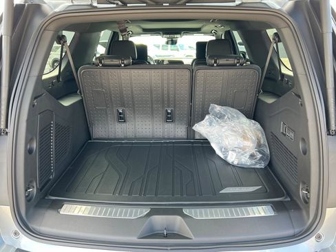 New 2026 Chevrolet Suburban High Country image 24