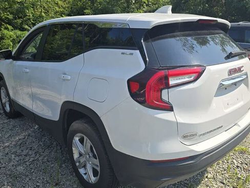 Used 2024 GMC Terrain SLE AWD/4WD image 2