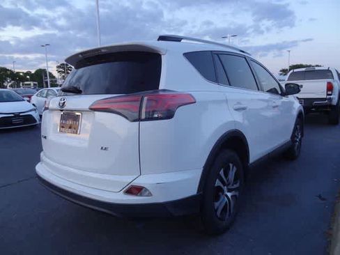 Used 2017 Toyota RAV4 LE FWD image 6