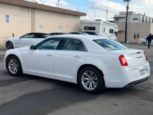 Used 2016 Chrysler 300 Limited image 9