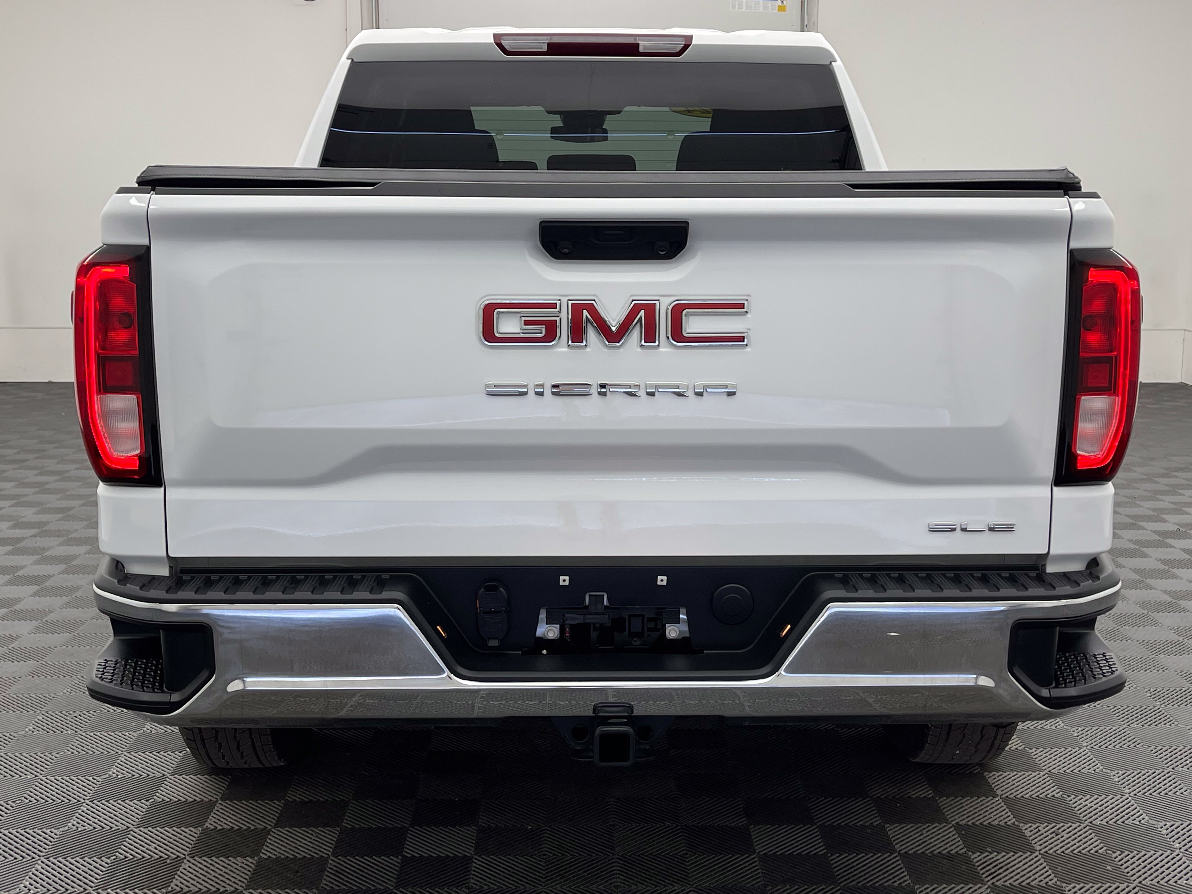 Used 2024 GMC Sierra 1500 SLE AWD/4WD image 8