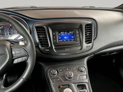 Used 2015 Chrysler 200 S w/ Comfort Group FWD image 9