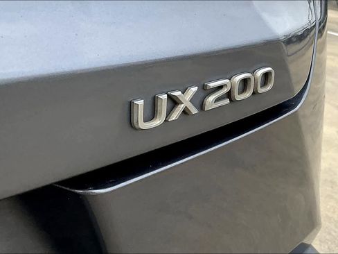 Used 2019 Lexus UX 200 image 27