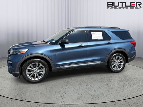 Used 2020 Ford Explorer XLT w/ Equipment Group 202A RWD image 3