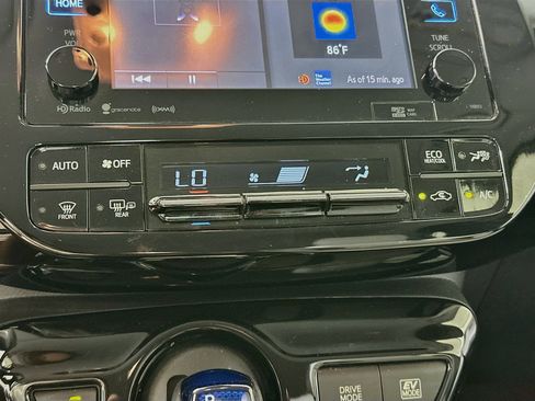 Used 2016 Toyota Prius Three Touring w/ Preferred Accessory Package FWD image 22