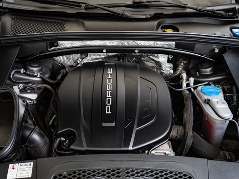 Used 2017 Porsche Macan image 38