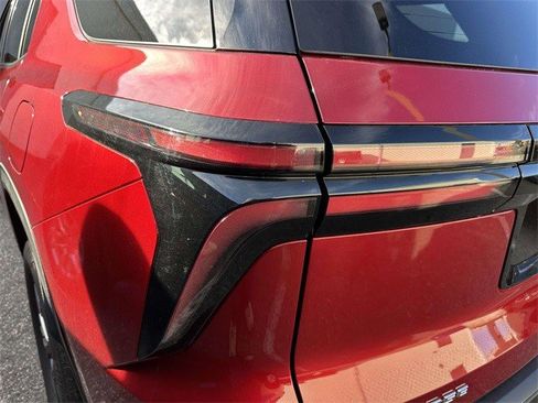 Certified 2025 Chevrolet Traverse LT w/ Driver Confidence Package image 9