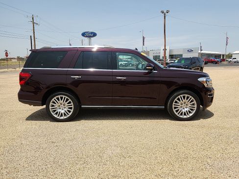 Used 2024 Ford Expedition Limited AWD/4WD image 5
