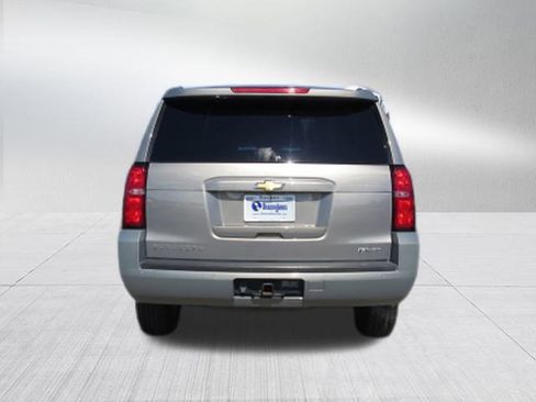 Used 2019 Chevrolet Suburban LT image 4