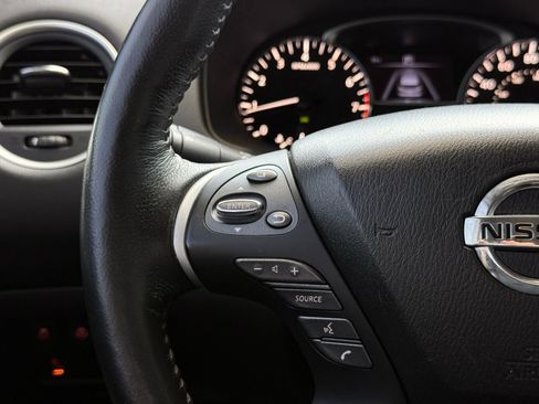 Used 2019 Nissan Pathfinder SL image 34