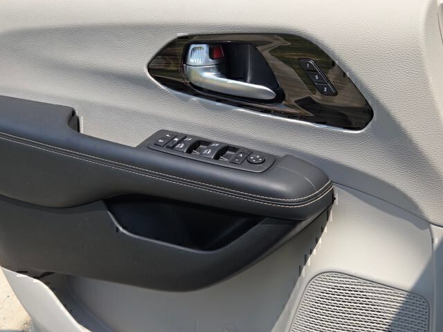 Used 2024 Chrysler Pacifica Limited FWD image 26