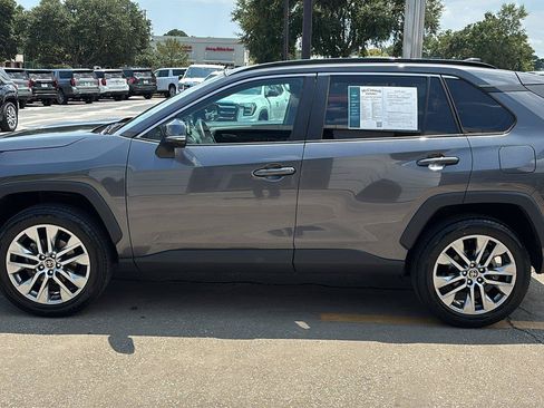 Used 2022 Toyota RAV4 XLE Premium FWD image 4