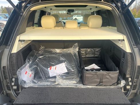 New 2026 Land Rover Range Rover SE image 17