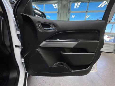 Used 2022 Chevrolet Colorado LT w/ Fleet Safety Package image 18