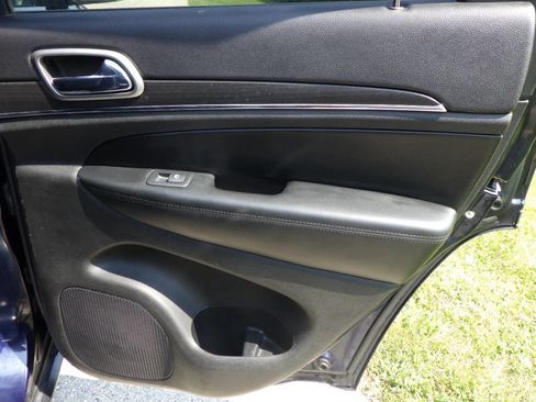 Used 2018 Jeep Grand Cherokee Limited AWD/4WD image 19