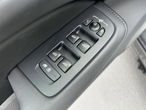 Used 2023 Volvo V60 B5 Cross Country Plus w/ Climate Package image 15