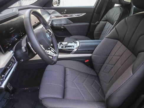 Used 2025 BMW i7 M70 image 14