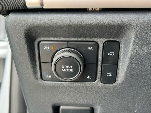 Certified 2025 Ford Expedition Active AWD/4WD image 33