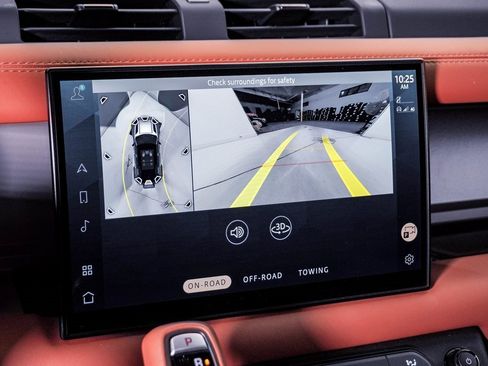 Used 2025 Land Rover Defender 110 image 23