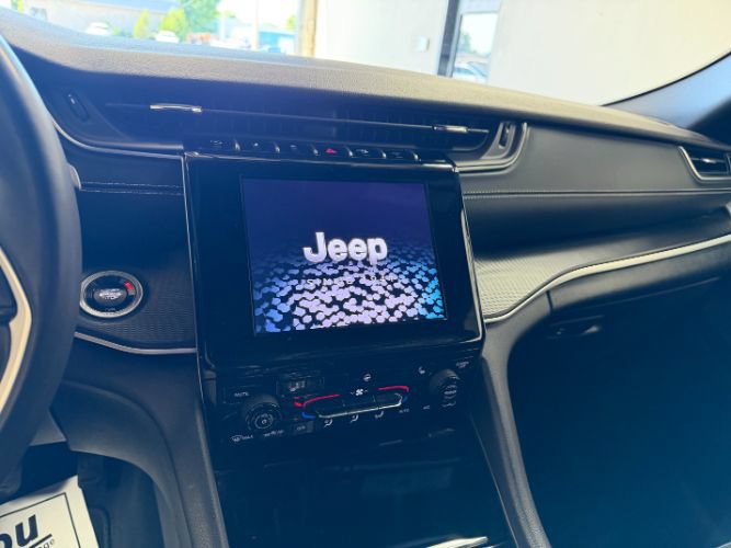 Used 2024 Jeep Grand Cherokee Altitude AWD/4WD image 15